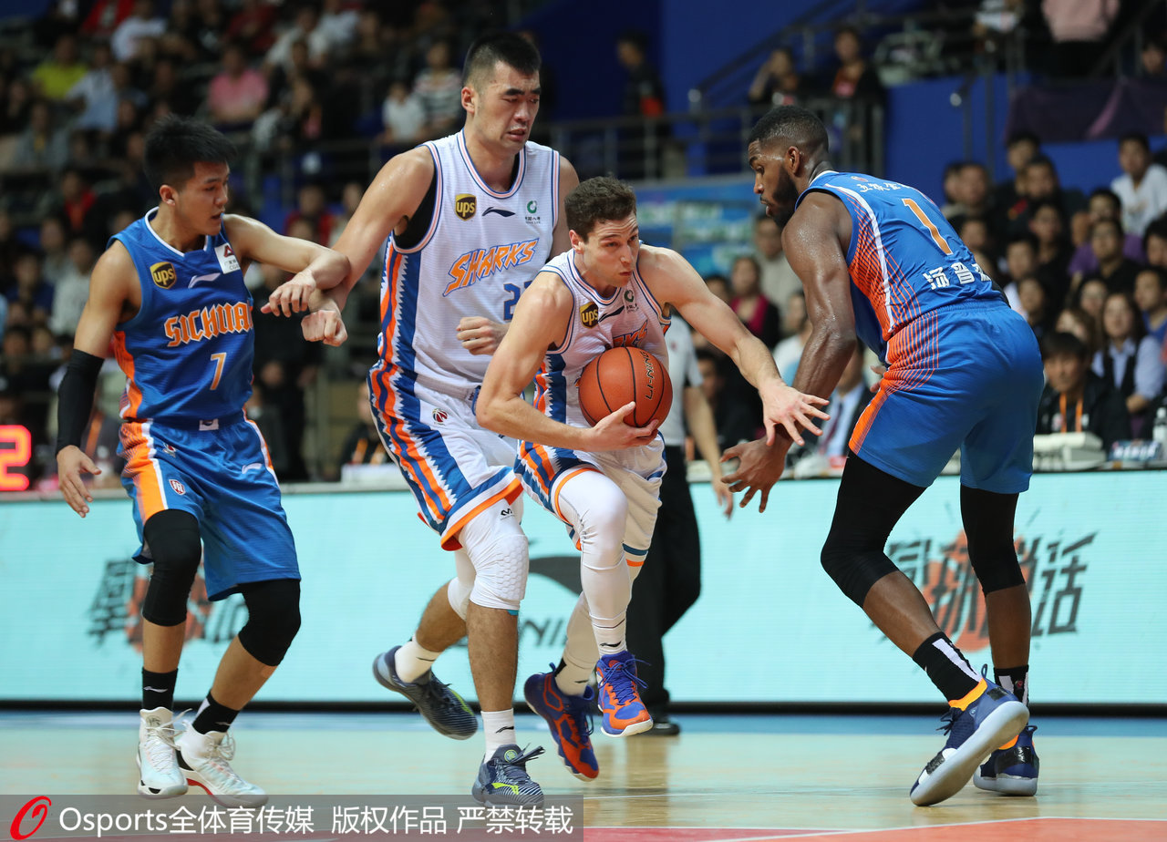 印度队碾压德国队，黄鸭组合点燃赛场