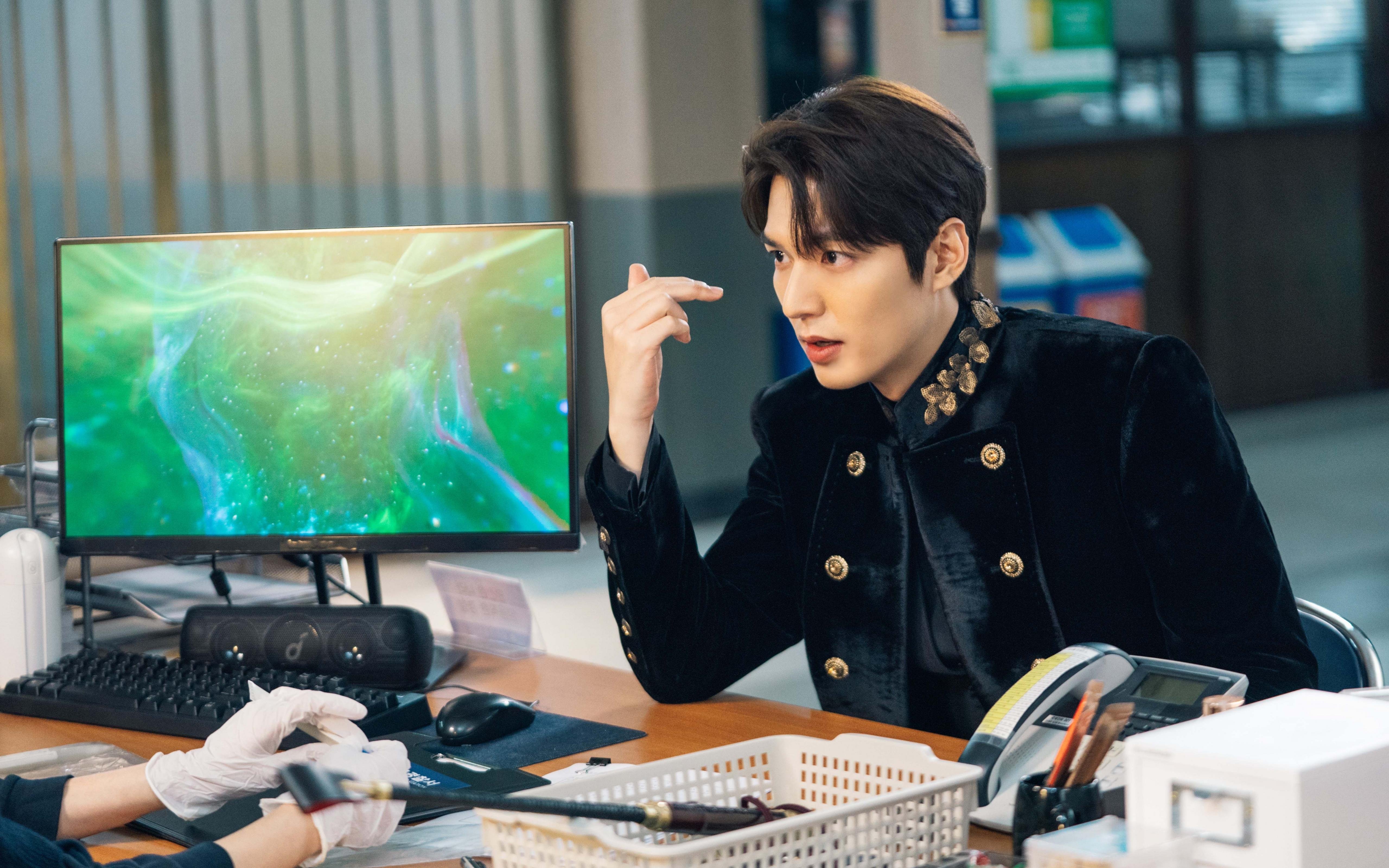 孤塔擎天!奥斯梅恩一剑斩破皇家社会铁幕,扛着那不勒斯逆风前行