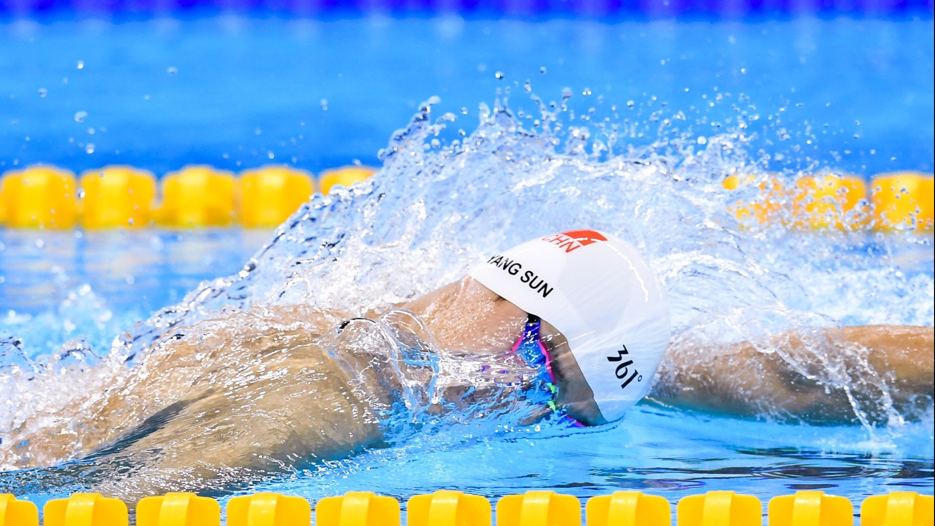 双星闪耀，欧冠淘汰赛之夜与东契奇的大场面艺术