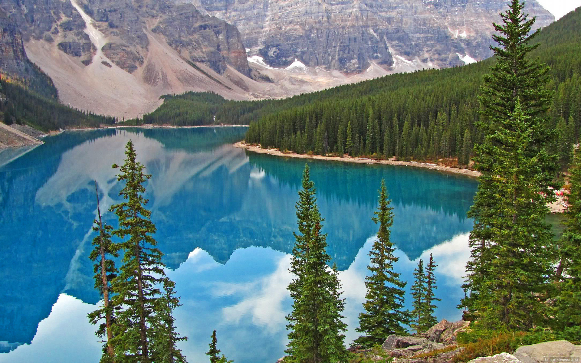 凌空一击，沸腾五棵松！爱德华兹41分斩杀北京首钢，掘金展现王者之姿