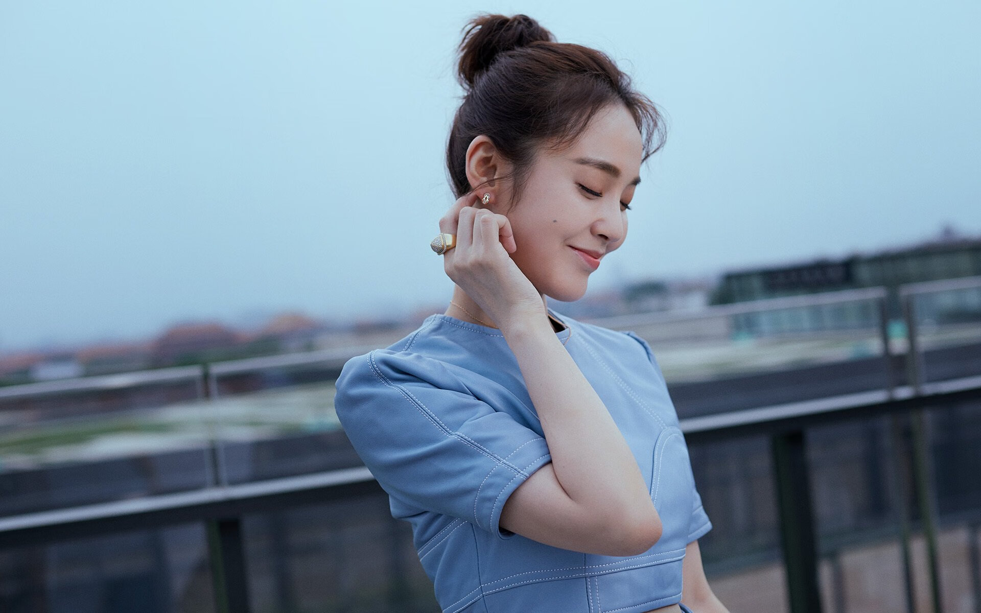 绝地反击!贝恩40分重铸传奇,上海主场掀起青春风暴,新王加冕夜马刺俯首